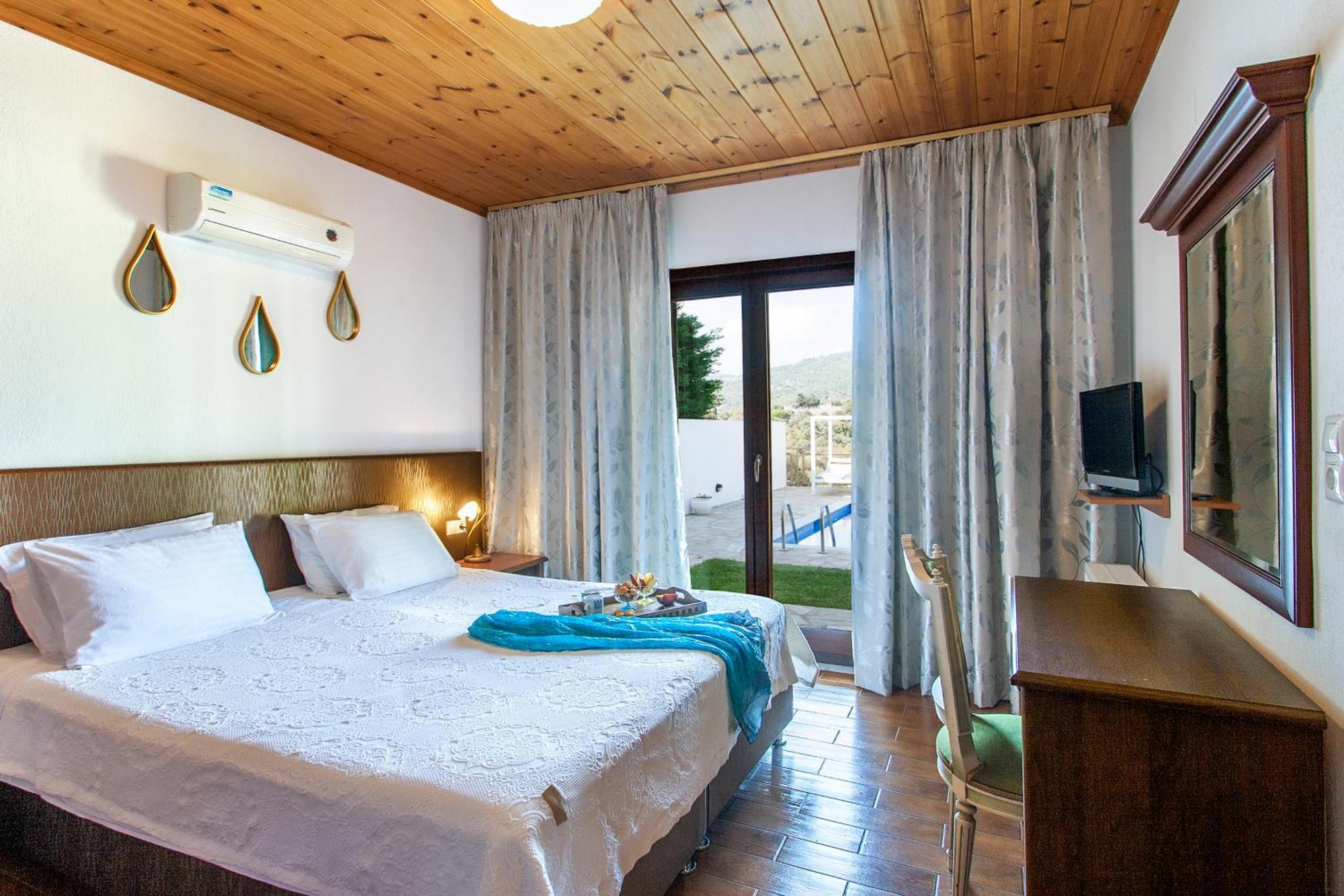 Four Seasons * Kalivia (Skiathos)