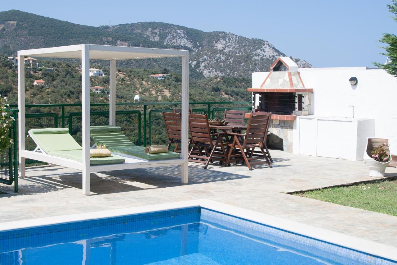 Four Seasons Villa *