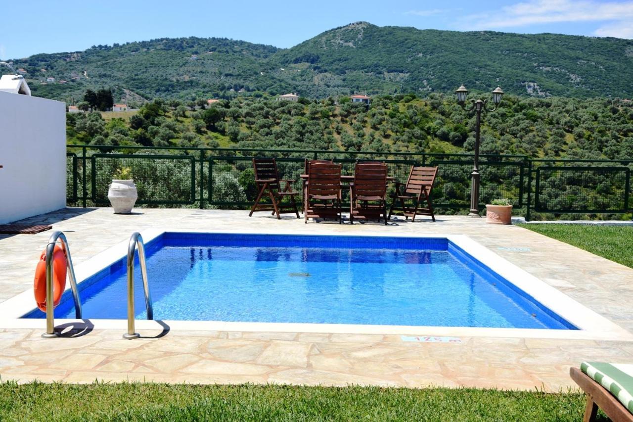 Four Seasons Villa *